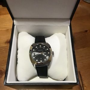 Never worn men’s Gucci watch 41mm black leather